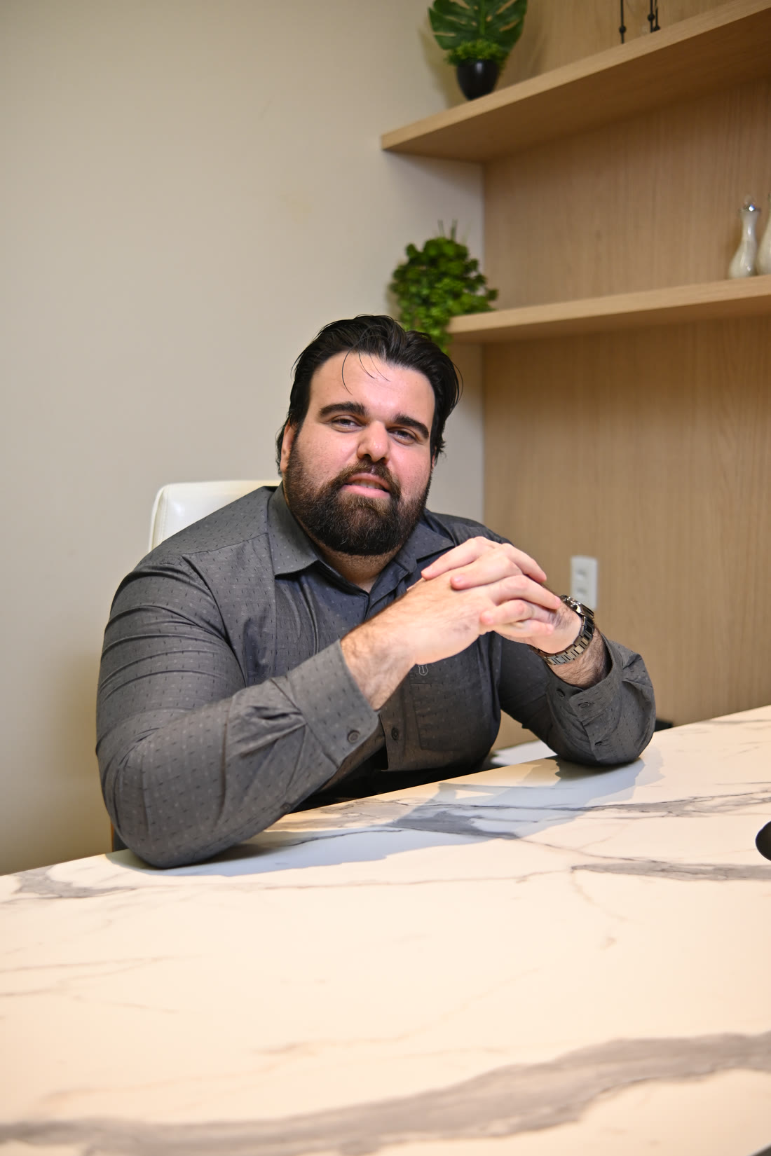 Dr. Luiz Felipe Spalluto, ortopedista, durante atendimento no consultório em Imperatriz-MA